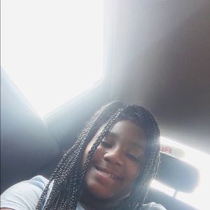 Meet your Posher, Layla